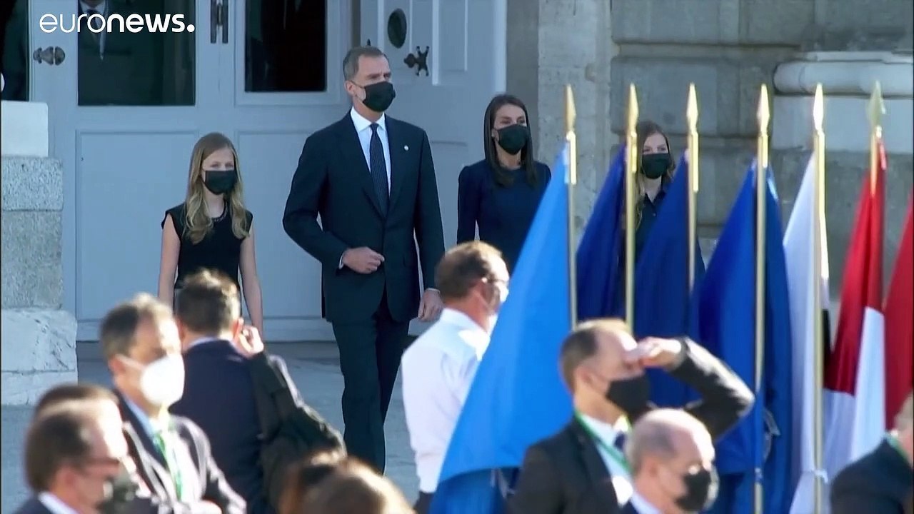 Maske auf! Leonor (14) mahnt ihren Vater, König Felipe von Spanien