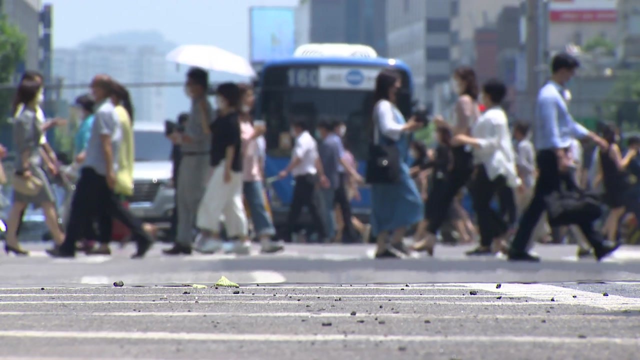 [날씨] 오늘 제헌절, 30℃ 무더위 계속...내륙 요란한 소나기 / YTN