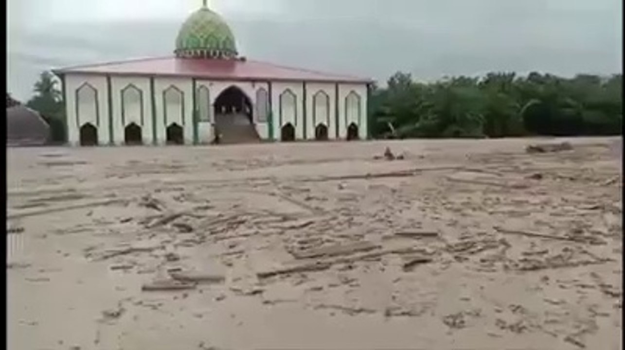 BANJIR BANDANG DI MASAMBA LUWU UTARA INDONESIA