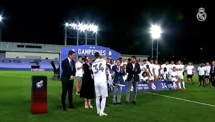 Una imagen para la historia: así levantó Sergio Ramos el título de Liga