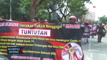 Tolak RUU Omnibus Law, Bentangkan Spanduk 30 Meter