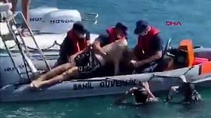 Sarıyer'de sahil güvenlik ekiplerinin denizdeki kişiyi kurtarma anları kamerada