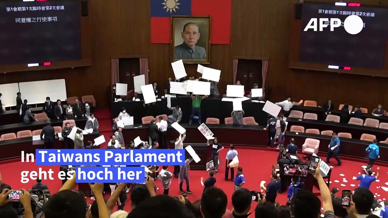 In Taiwans Parlament fliegen Fäuste und Wasserbomben