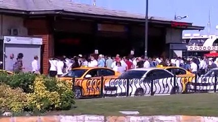 Eminönü iskelesinde 'yavaş hareket etme' kavgası; uçan tekme attı!