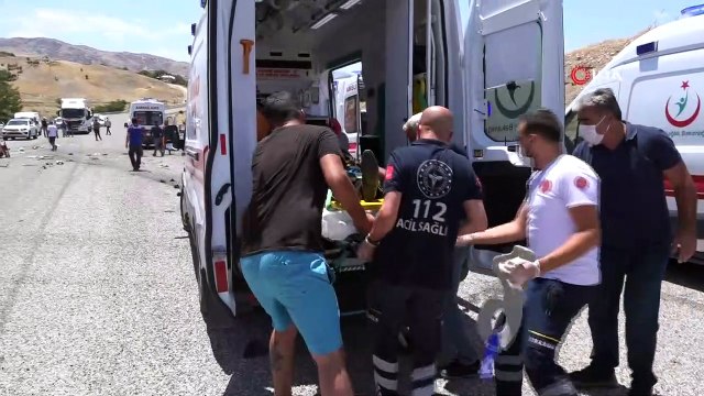 Tunceli'deki trafik kazası: 1 ölü, biri bebek 5’i ağır 17 yaralı