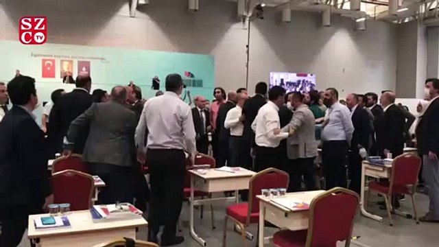 Meclis üyeleri birbirinin üzerine yürüdü