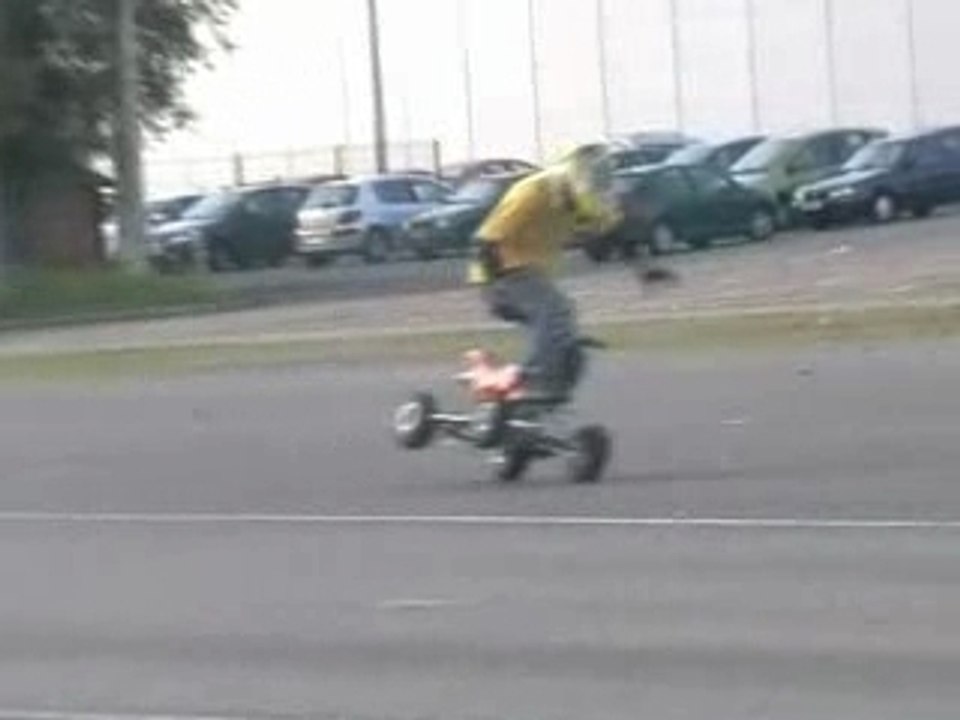 Stunt pocket quad