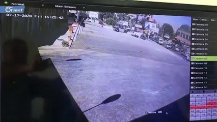 خلّفت مجزرة .. شاحنة تدهس مجموعة سيارات وأكشاك للباعة في لبنان