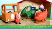 Peppa Pig Museum Playset with Playground 2 Dinosaurs - Museo con Patio de Recreo y 2 Dinosaurios