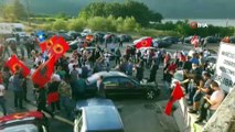 - Kosova Cumhurbaşkanı Tahçi’ye Lahey dönüşü davullu zurnalı karşılama