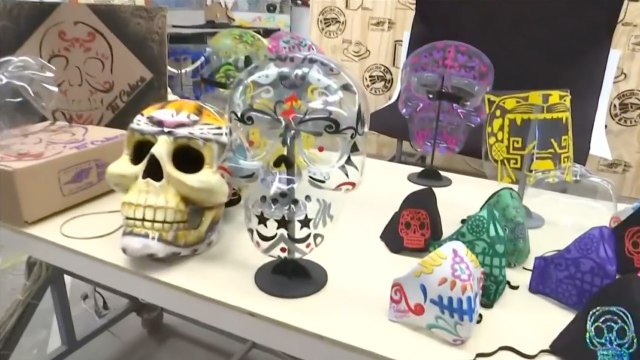 Caretas y cubrebocas de calaveras