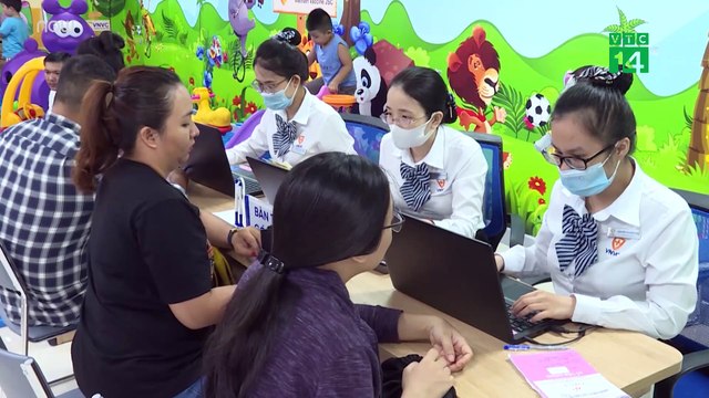 Khánh Hòa: Dân đổ xô đi tiêm vắc-xin bạch cầu | VTC
