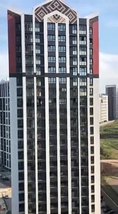 Laver ses volets roulants au 17ème étage d'un immeuble