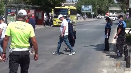 Polis ekiplerinden yaya öncelikli trafik bilgilendirmesi
