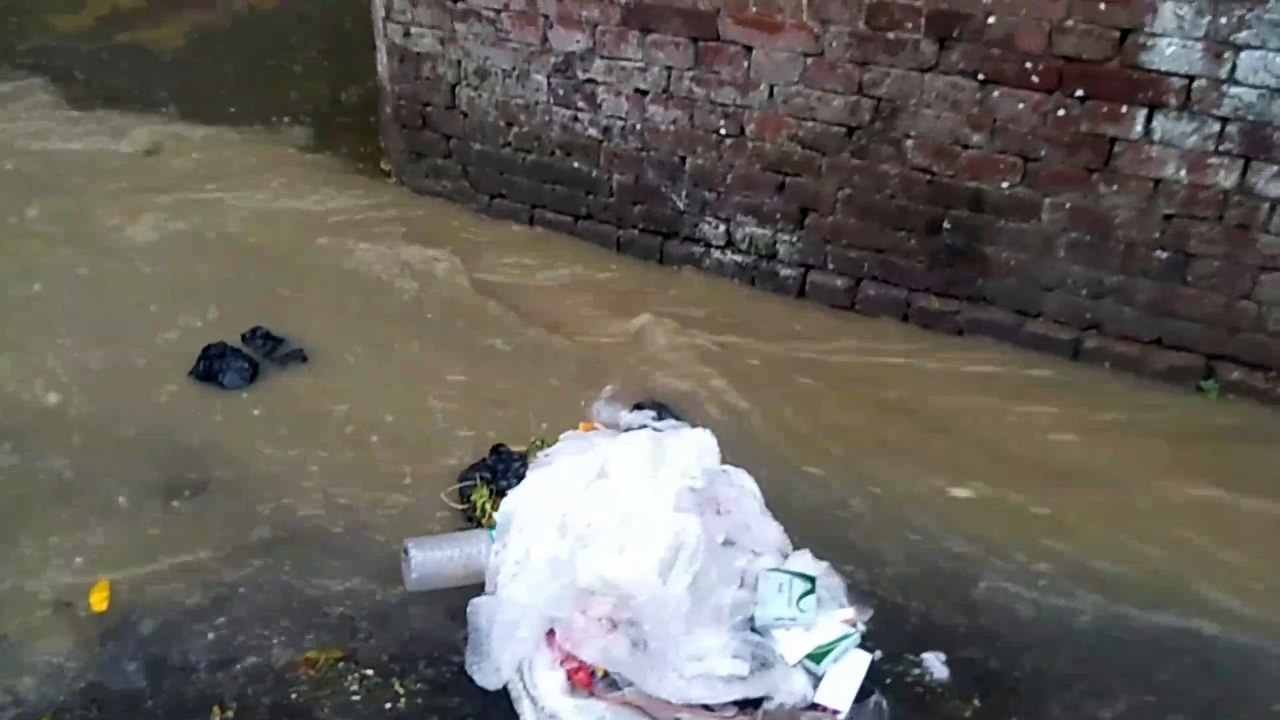 मूसलाधार बारिश के कारण कई जगहों पर हुई जलभराव की समस्या, बाउंड्री की मांग की