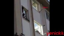 Bir anneden akıl almaz hareket! 1,5 yaşındaki çocuğunu pencereden atmakla tehdit etti