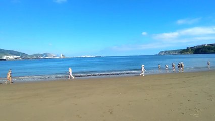 Primer fin de semana en la playa con mascarilla obligatoria en Euskadi