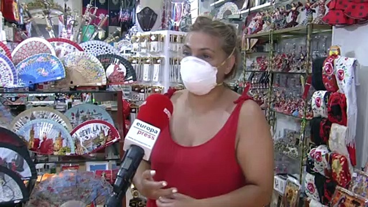 Tiendas de recuerdos sevillanas lamentan falta de turistas y temen echar el cierre