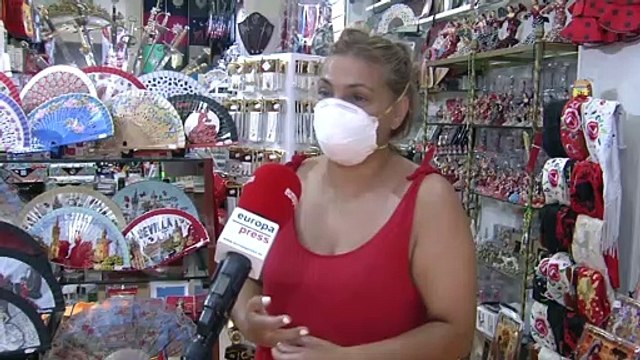 Tiendas de recuerdos sevillanas lamentan falta de turistas y temen echar el cierre