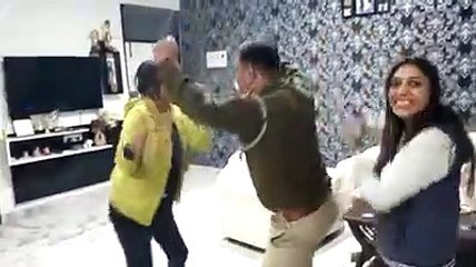 खाकी को दागदार करते हमारे उत्तर प्रदेश के पुलिस के एक दरोगा जी