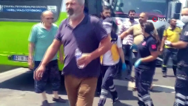 Kaza yapmamak için karşı şeride geçen tır halk otobüsüne böyle çarptı