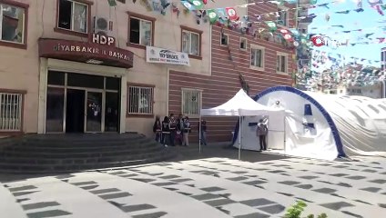HDP önündeki ailelerin evlat nöbeti 320'nci gününde