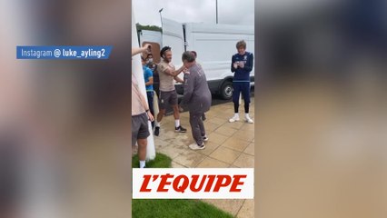 Bielsa acclamé par ses joueurs à l'entraînement - Foot - WTF