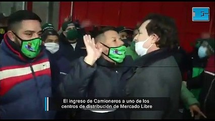 El ingreso de Camioneros a uno de los centros de distribución de Mercado Libre