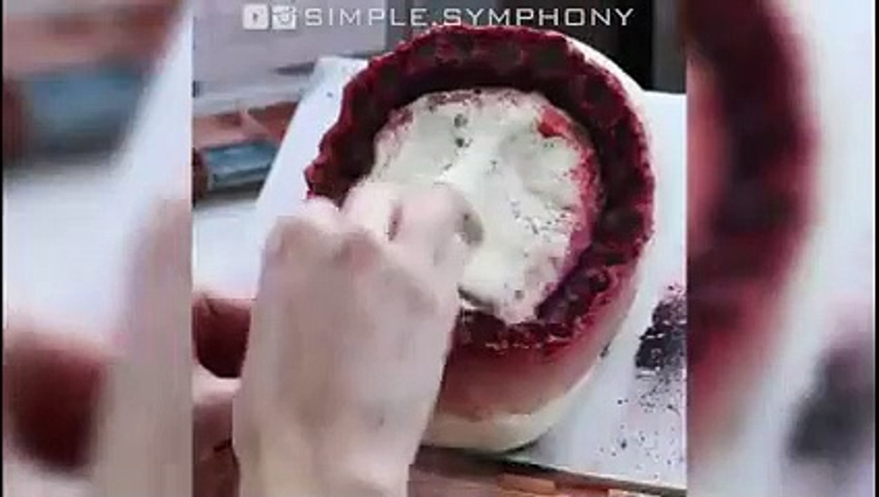 Makeup in a terrifying way not for the weak-heartedلوب