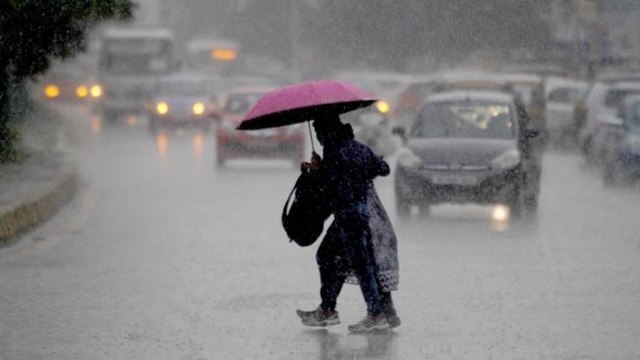 Heavy rainfall lashes parts of Delhi-NCR