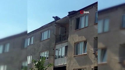 Binanın çatısında ustaları görenlerin yüreği ağzına geldi