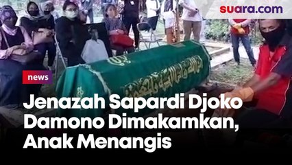 Isak Tangis Keluarga Pecah saat Jenazah Sapardi Djoko Damono Dimakamkan