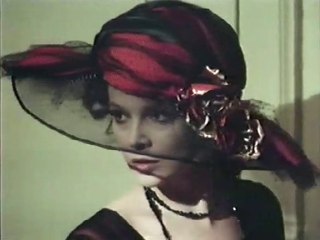Divina Creatura con la bellissima Laura Antonelli da giovane 2T