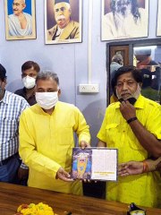 मध्यप्रदेश शासकीय तृतीय वर्ग कर्मचारी संघ के लोग राज्यमंत्री से मिले