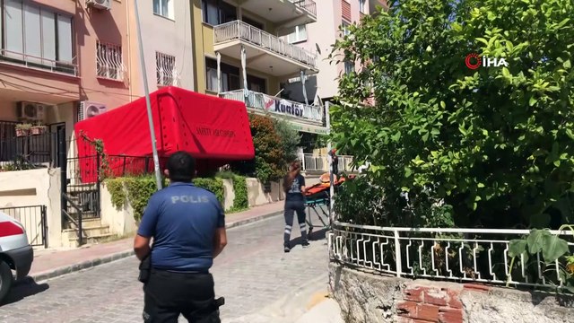 4 katlı binadan atlamak isteyen bir kişi polis ve itfaiye ekiplerine zor anlar yaşattı