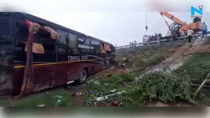 Download Video: Uttar Pradesh: Six killed, 18 injured as bus collides with car on Agra-Lucknow Expressway