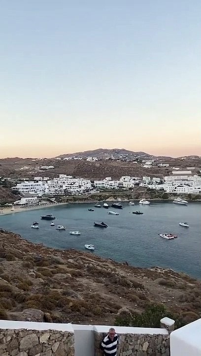 Tο καλοκαίρι της Κωνσταντίνας Σπυροπούλου σε φω...