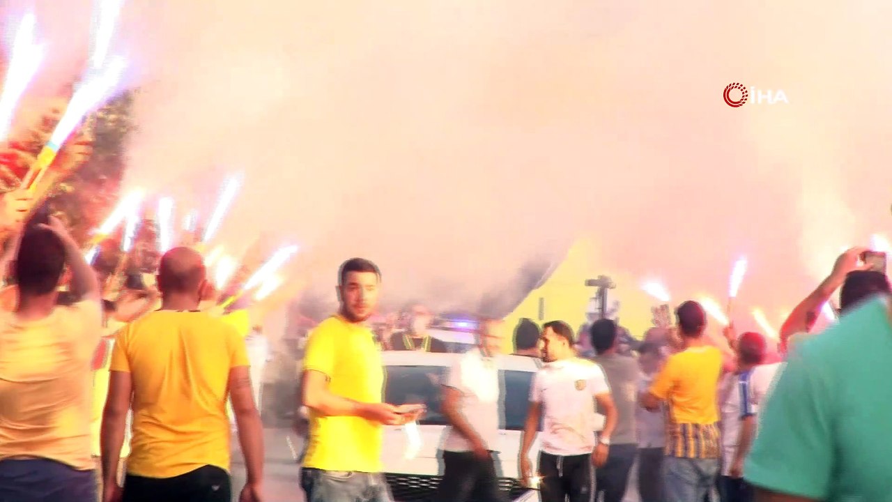 MKE Ankaragücü, taraftar desteği ile Eryaman Stadı’na uğurlandı