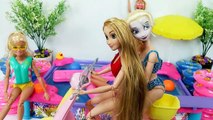 Barbie Pool Party! Princess Rapunzel Elsa باربي دمية حمام سباحة Festa da Piscina da Boneca Barbie