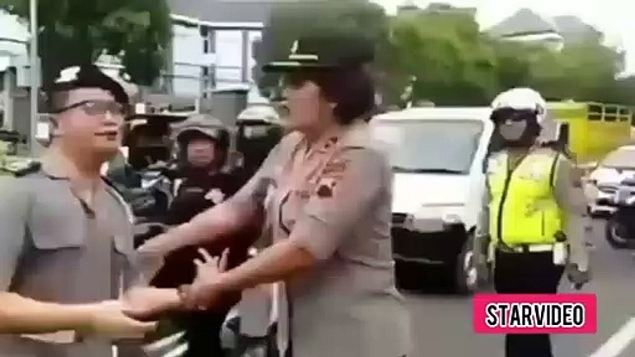 Banci pengen jadi Polwan