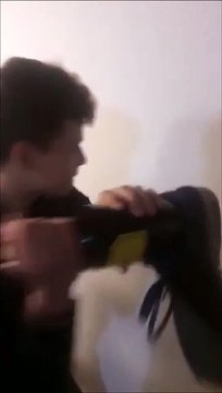 Méthode efficace pour ouvrir une bouteille de vin... Enfin presque