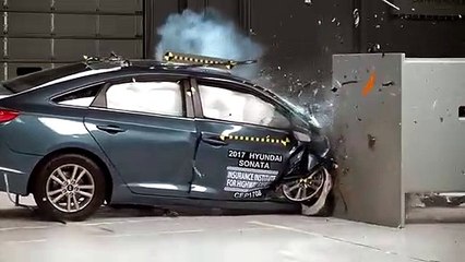 اختبار تحطم السيارة - تجريب سيارة هيونداي سوناتا باسنجر