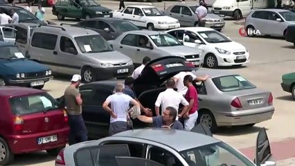 İkinci el oto pazarı açıldı, alıcı bakmakla yetindi