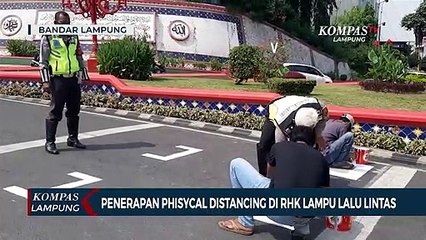Penerapan Physical Distancing Di RHK Lampu Lalu Lintas.