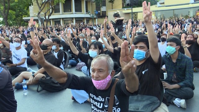 Thousands take to the streets of Thai capital Bangkok to protest against the government