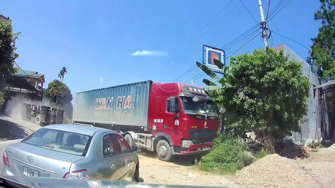 Overtaking Lorry Causes Oncoming Driver To Crash