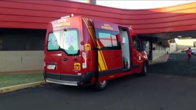 Homem é socorrido pelos Bombeiros na marginal da BR-277