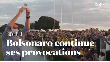 Atteint du Covid, Bolsonaro brandit de l'hydroxychloroquine et enlève son masque pour parler