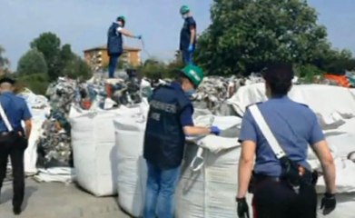 Moncalieri (TO) - Capannone adibito a discarica di rifiuti: blitz del Noe (20.07.20)