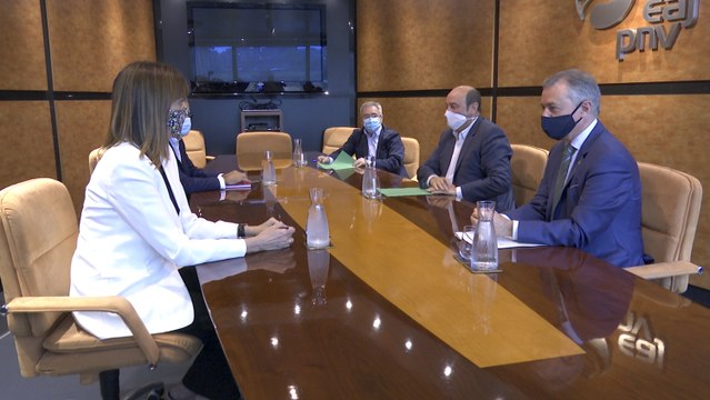 Reunión de las delegaciones de PNV y PSE-EE en Bilbao